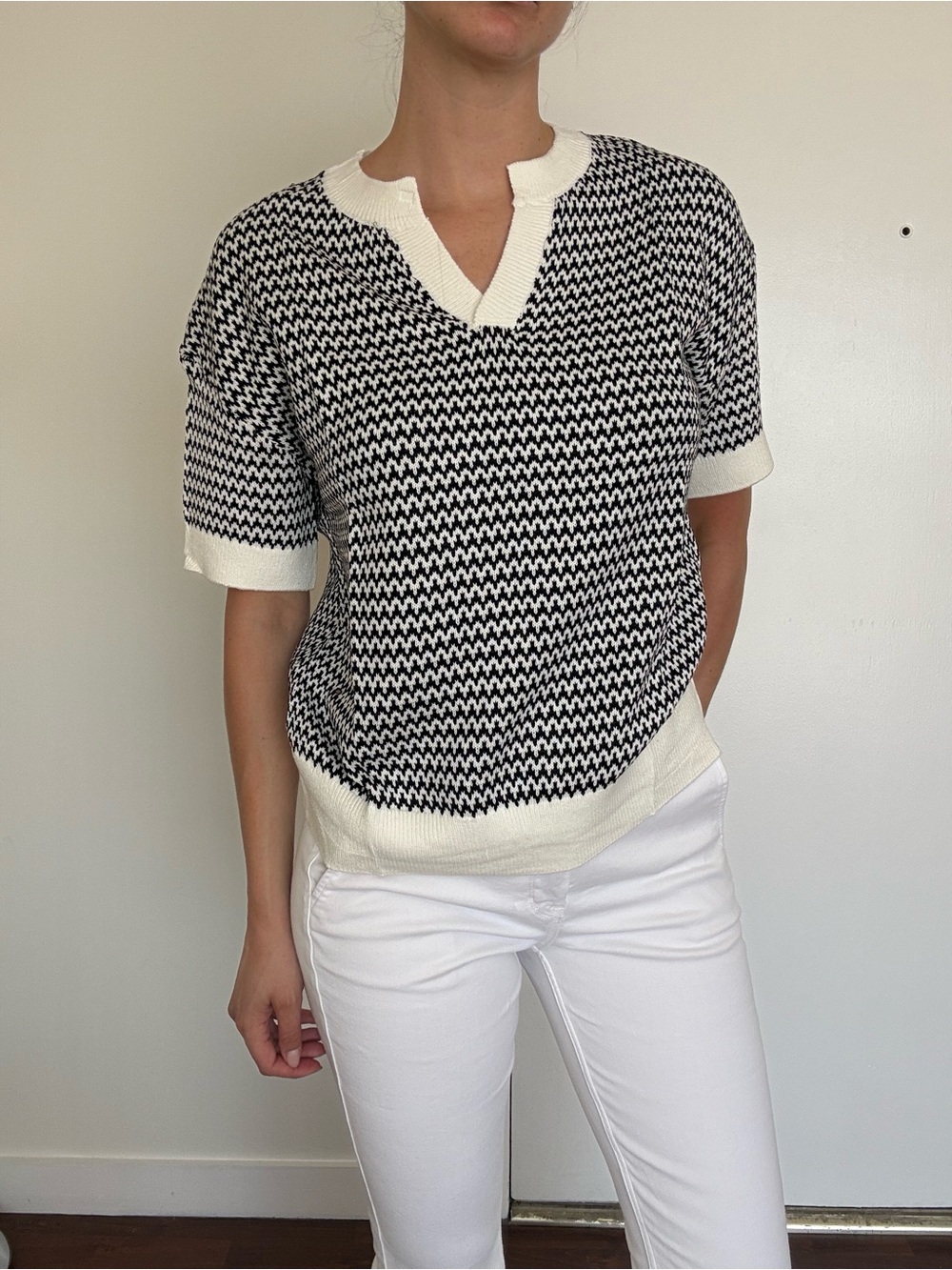 Arach&Cloz Black & White Short Sleeve Knit Top